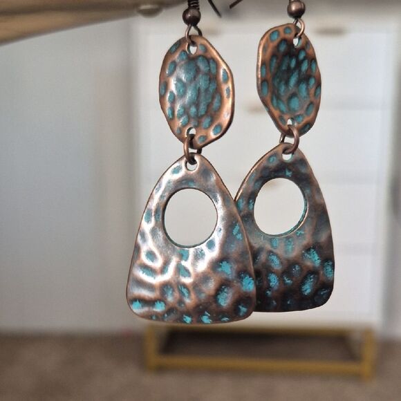 💲6️⃣ Bundled ✔️Hammered Copper and Turquoise Dangle Earrings - Picture 1 of 8
